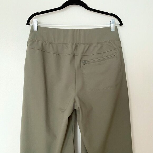 FIGS CLOTHING WOMEN'S KIV STRETCH WIDE CROPPED LEG PIN-TUCK PANTS IN MUTED GREEN - Picture 5 of 9